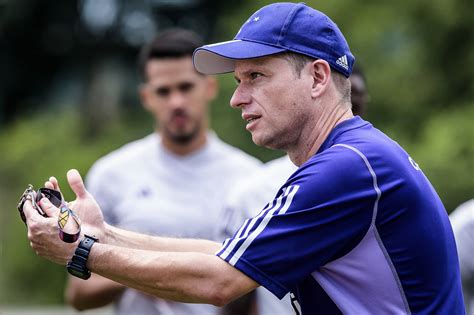 Fernando Seabra não escondeu nada sobre permanência no Cruzeiro ou não