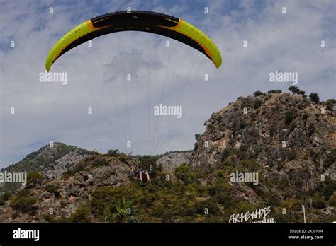 Turkey, Oludeniz beach. Paragliding Stock Photo - Alamy