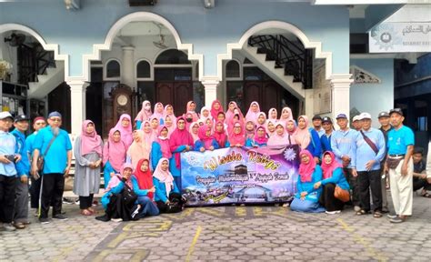 Peringati Milad Muhammadiyah Ke 111 PCM PCA Demak Adakan Wisata Religi