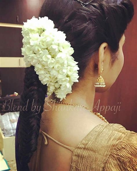 Pin By Almeenayadhav On Jadai Billai Malai Crown Corsage N Hand Bouquet Bride Hand Bouquet