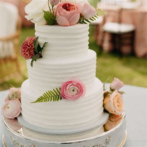 32 Buttercream Wedding Cakes