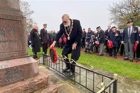 Photos Mablethorpe And Sutton On Sea Pays Respects On Remembrance Sunday