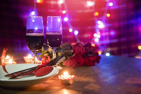 Valentinstag Dinner Tisch Konzept Stockfoto Bild Von Platte Karte