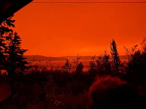 Forest fire changes the sky to red in Northwestern Ontario. : pics