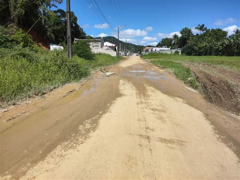 Moradores do bairro Nossa Senhora de Fátima pedem manutenção paliativa