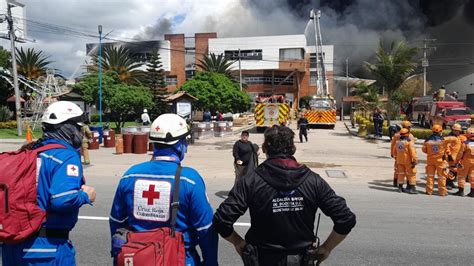 Incendio de fábrica de colchones este es el reporte de la Cruz Roja