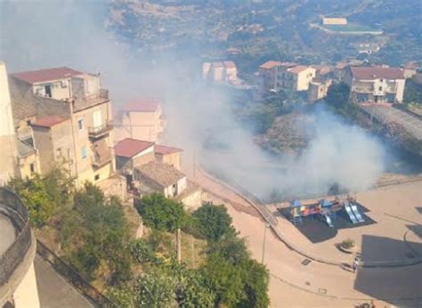 Fiamme A Gagliano In Cenere Due Ettari Di Terreno Vivienna It