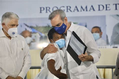 Presidente Abinader Entrega M S Mil T Tulos De Propiedad En Hato Del