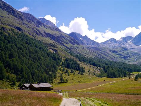 S Dtirol Im Pfossental Des Naturparks Texelgruppe Wird Der