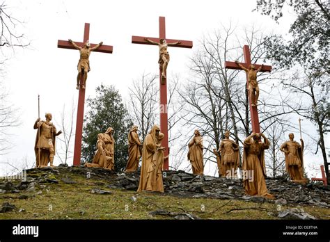 Lourdes En Invierno Cristo Jes S En La Cruz La Crucifixi N El