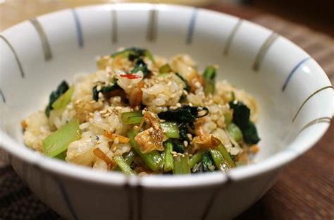 つい食べちゃう♪栄養豊富な「小松菜の混ぜご飯」レシピ（フーディストノート）