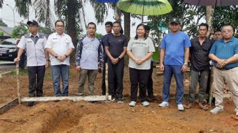 Pj Gubernur Babel Letakkan Batu Pertama Rumah Layak Huni Program CSR PT