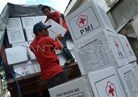 Penyaluran Bantuan Korban Banjir Antara Foto