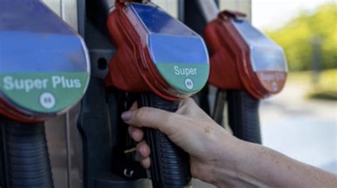 Caro benzina self service mai così alto negli ultimi sei mesi News