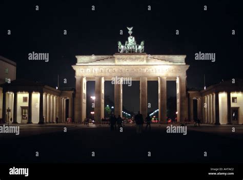 Brandenburg Gate at night Berlin Stock Photo - Alamy