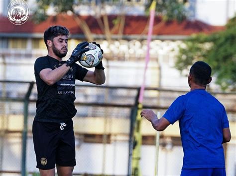 Teguh Amiruddin Bisa Jadi Pilihan Utama Arema Fc