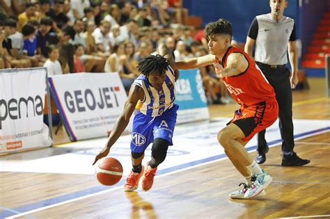 Imágenes del partido de baloncesto entre el Huelva Comercio Viridis y