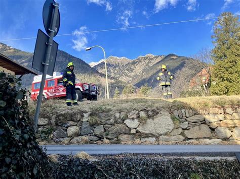 Lieferwagen In Misslicher Lage Unsertirol