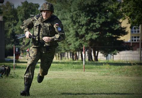 Ochotnicy zgłaszają się do wojska WOJSKO POLSKIE PL