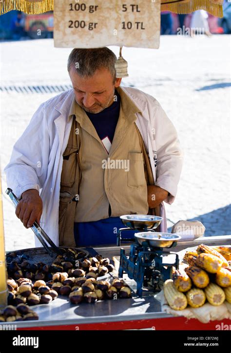 Turkey, Istanbul, Sultanahmet, Man selling roast chestnuts and ...