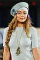 Gigi Hadid Walked Barefoot At Nyfw Show Now We Know What Happened