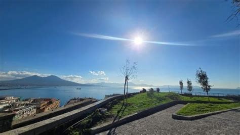 L Ascensore Di Monte Echia E Lo Spettacolo Del Belvedere Di Pizzofalcone