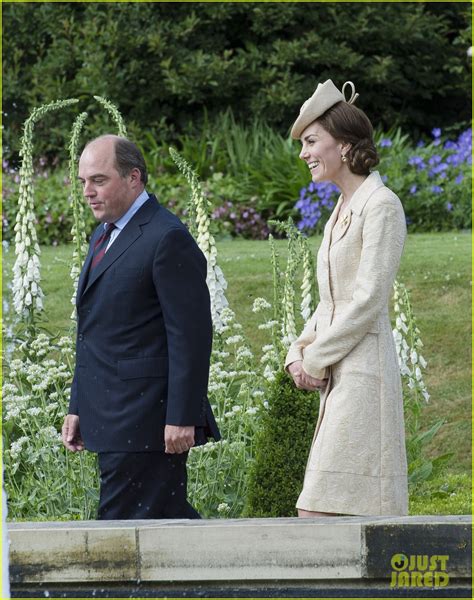 Photo Kate Middleton Prince William Pay Their Respects To Orlando