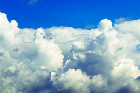 Starke Wolken Im Himmel Wolkiges Wetter Mit Wolken Und Wolken Auf Den