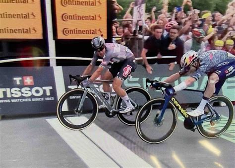 Jasper Philipsen remporte une 13ème étape du Tour de France épique