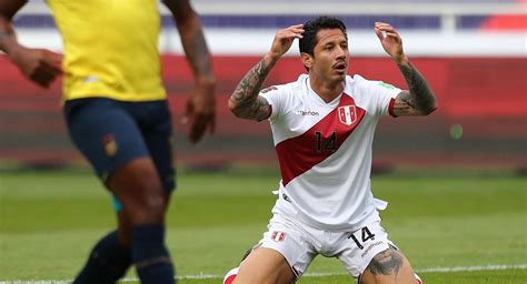 Perú Vs Ecuador Lapadula Se Perderá El Encuentro De La Bicolor En