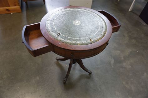 Round Duncan Phyfe 2 Drawer Leather Top Parlour Table