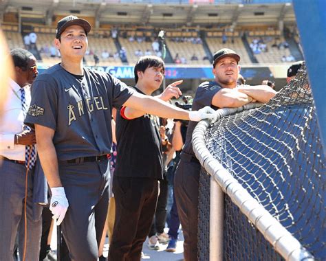 ＜mlbオールスター＞打撃練習を並んでみる大谷（左）とトラウト（撮影・篠原 岳夫） ― スポニチ Sponichi Annex 野球