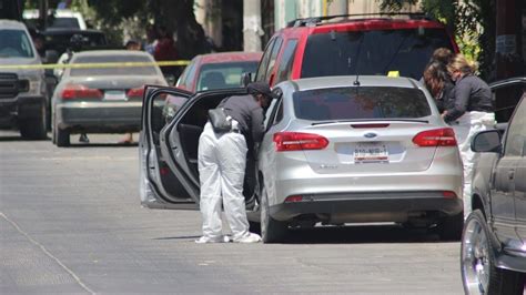 Encuentran A Hombre Asesinado En Un Auto