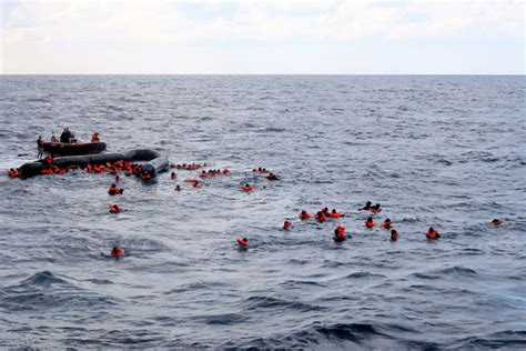 リビア沖でゴムボート転覆 欧州めざす難民ら94人死亡：朝日新聞デジタル