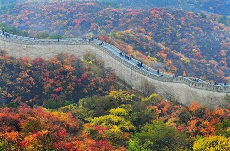 Premium Photo | The great wall of china in autumn