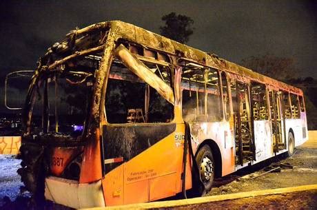 Tr S Nibus S O Incendiados Na Raposo Tavares Primeiro Not Cias