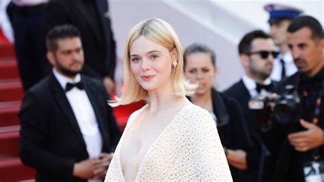 Elle Fanning In Negotiations To Star In Predator Film Badlands Prey 2