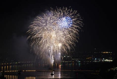 Thousands line the streets as Halloween parade returns to Derry ...