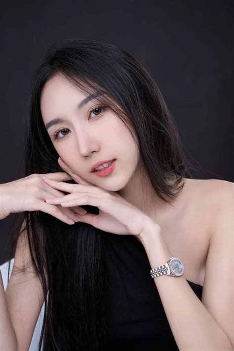 Phong cách gợi cảm của hot girl nổi tiếng khi mới học cấp 3 Người đẹp Việt Giải Trí