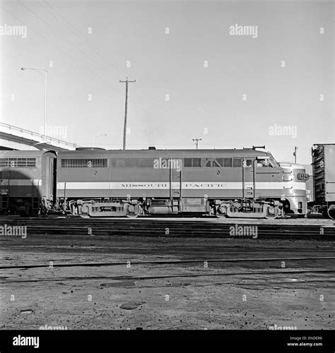 [Missouri Pacific, Diesel Electric Freight Locomotive No. 325] Stock Photo - Alamy