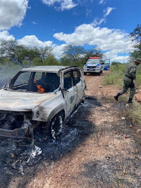 Dois Corpos Carbonizados São Encontrados Dentro De Carro Em Chamas No