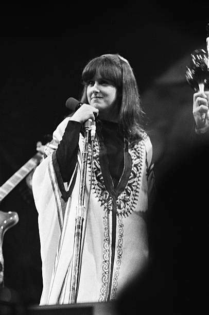 June 17 1967 Grace Slick With Jefferson Airplane Onstage At