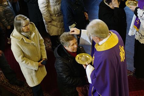 Z prochu powstałeś i w proch się obrócisz Trwa Środa Popielcowa