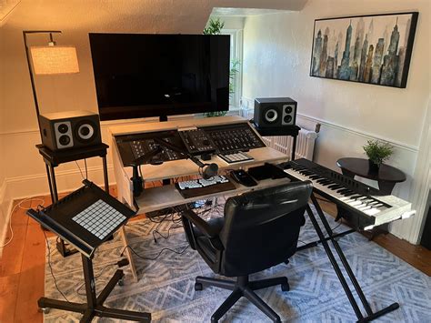 How to Set Up a Home Studio: Essential Gear & Pro Tips (Guide 2025