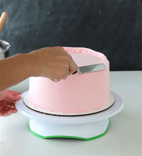 How To Frost A Smooth Cake With Buttercream Frosting Smooth And Tutorials