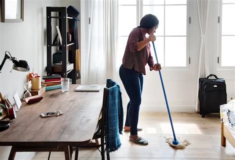 Premium Photo Black Woman Cleaning Room