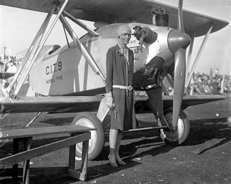 30 Vintage Photos Of Famous Aviator Amelia Earhart In The 1920s And