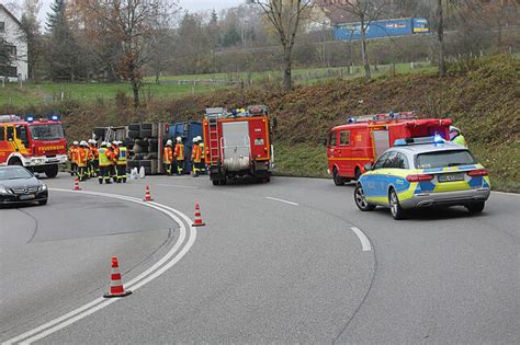 Blumberg Bilder Vom Unfall Umgekippter Lastwagen Am Randenaufstieg