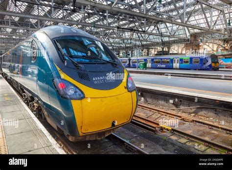 Class 320 train hi-res stock photography and images - Alamy