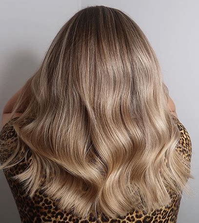 10 Sandy Blonde Hair Color Ideas And Formulas For Surfer Girl Locks